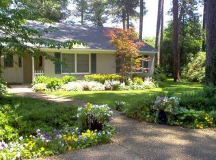 1812 S Woodside Ln, Virginia Beach, VA 23454