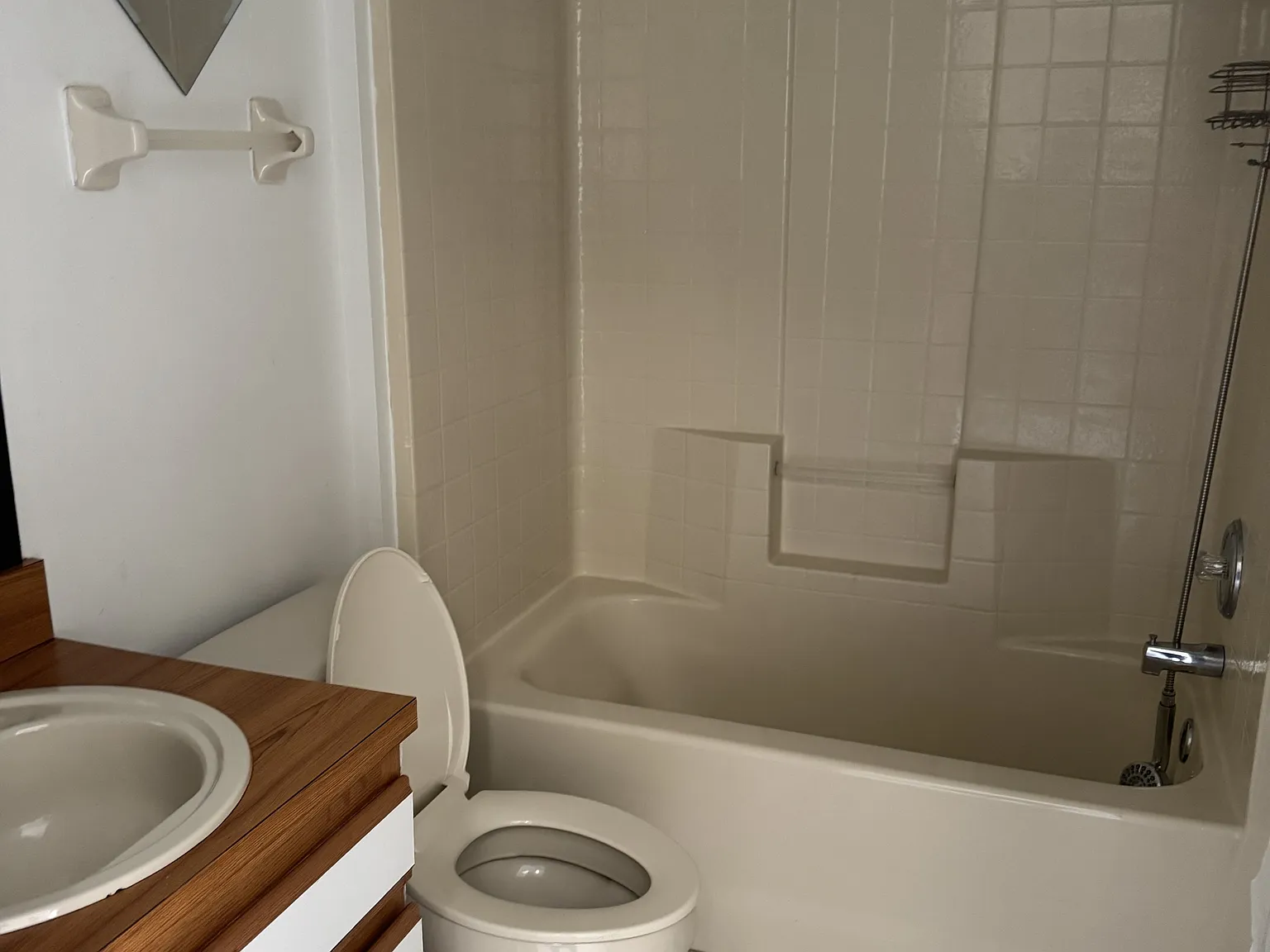 674 Royalty Court - 1 — Photo 4