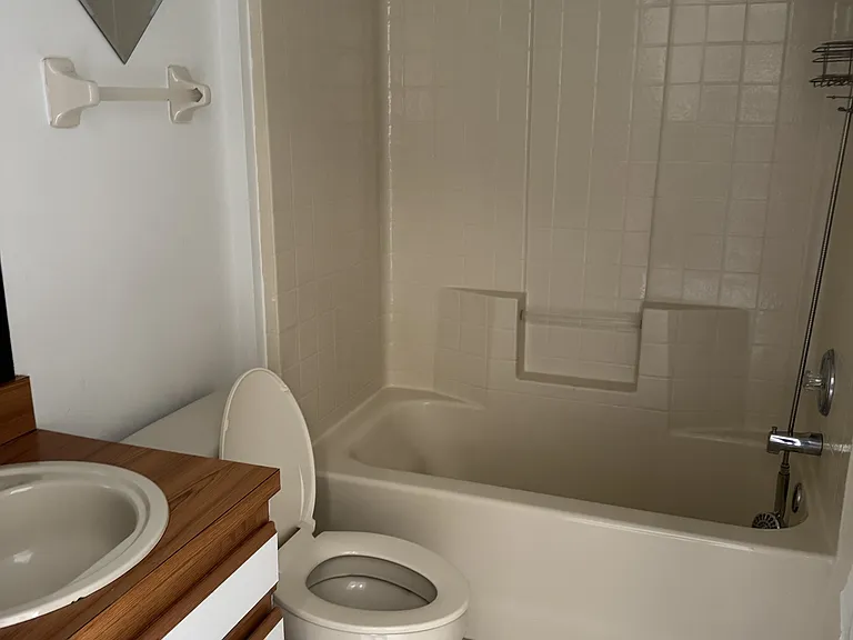 674 Royalty Ct #1 — Photo 4