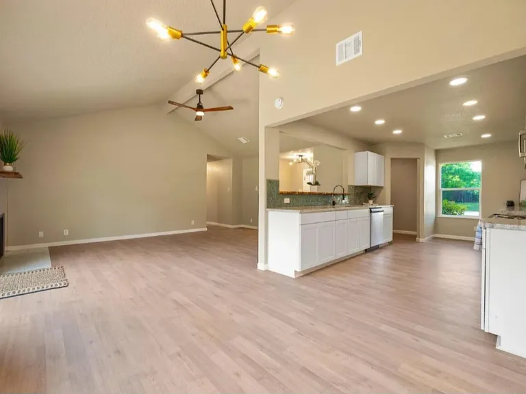 205 Sioux Trl — Photo 3