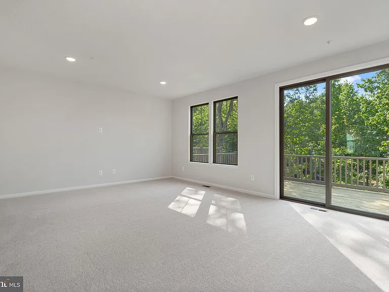 6947 Gladebrook Rd — Photo 21