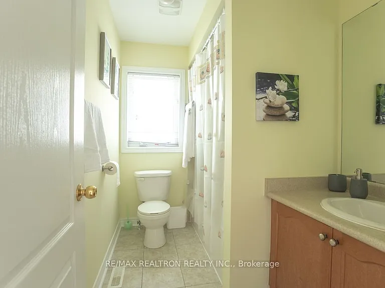 54 Chayna Cres — Photo 17