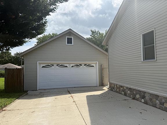 3rd image of 357 Wainwright AVENUE