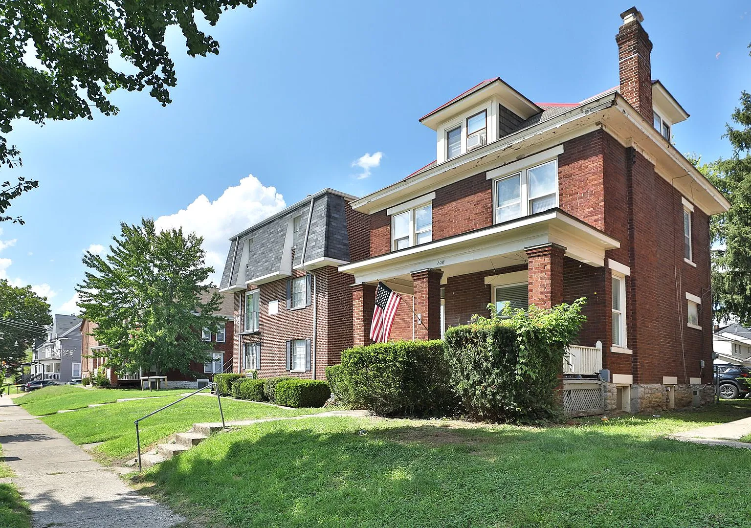 5br,1.5ba, FREE off-street parking, huge front porch, central AC, big backyard, recently remodele... — Photo 2