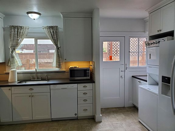 5th image of 321 W Lewis St