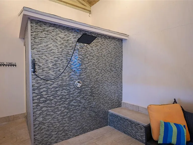 225 Santa Isidra L Fls #B — Photo 17