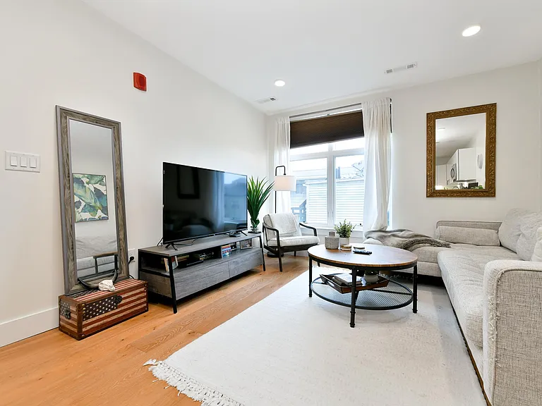 250 Meridian St #410 — Photo 4