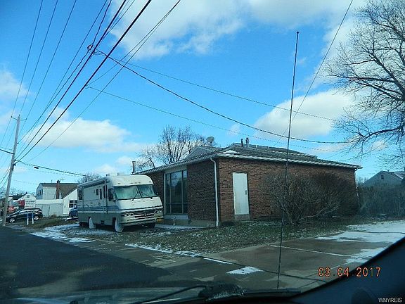 2nd image of 3662 S Park Ave