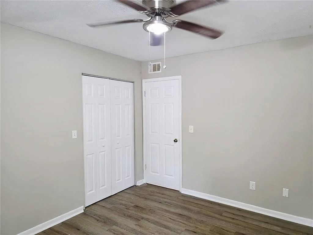 3 bed, 2.0 bath, 1331 sqft, $1,450 — Photo 4