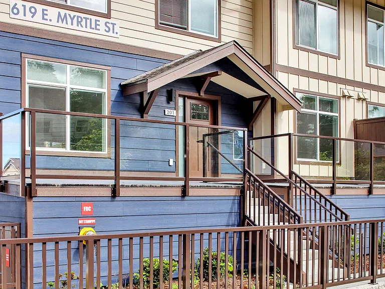 619 E Myrtle St — Photo 35