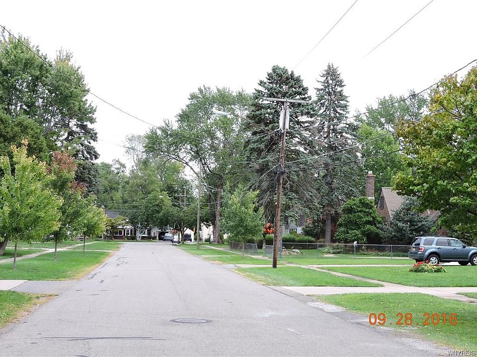 1st image of 30 Henderson Pl