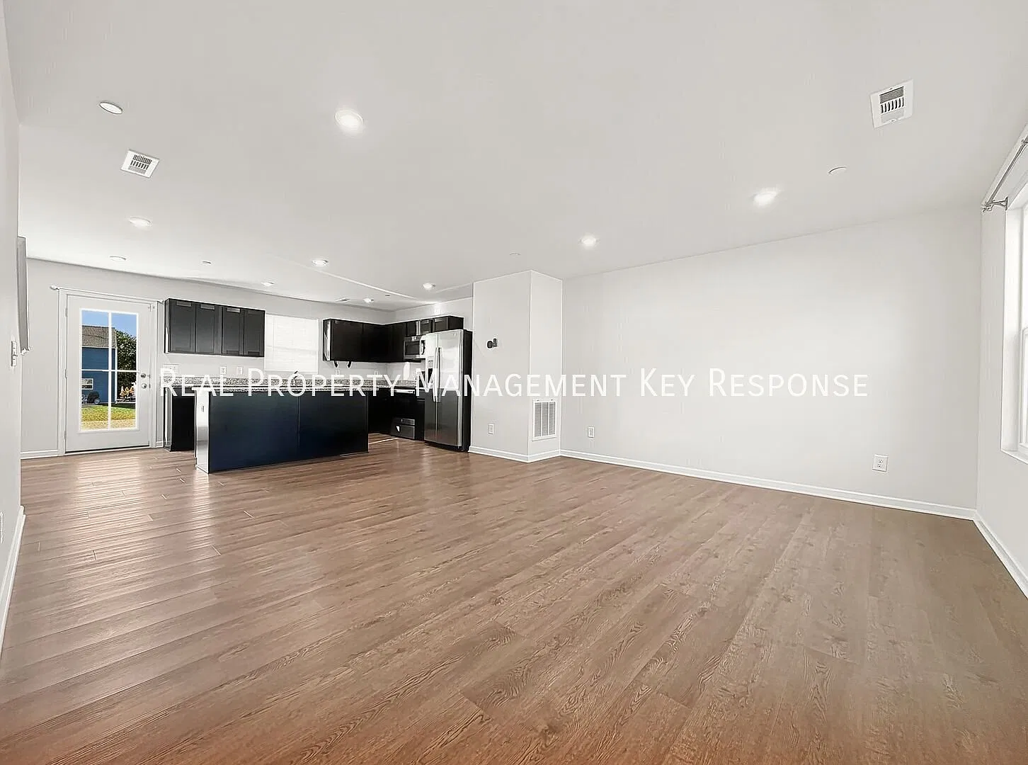 Beautiful 4-Bedroom Home with Open Living, Flex Room & Backyard Near I-65 — Photo 2