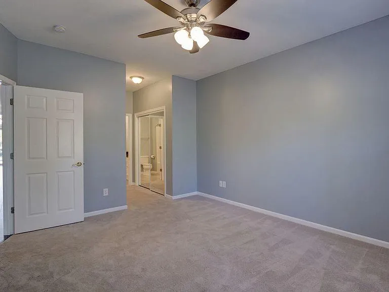 1113 Greensview Cir — Photo 7
