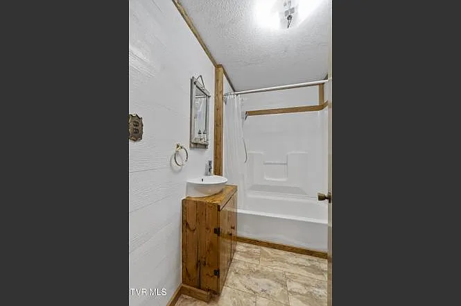 215 White Sands Rd — Photo 15