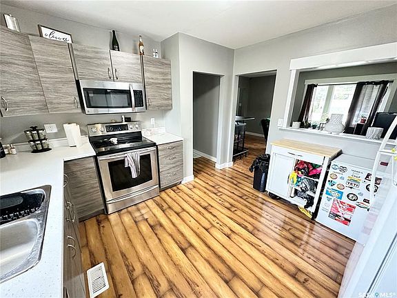 5th image of 541 Elizabeth St