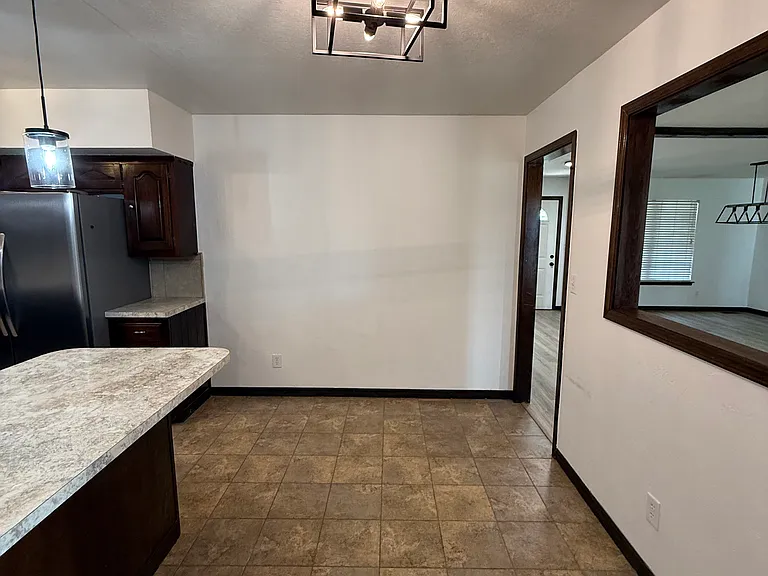2517 Larkspur Ln — Photo 8