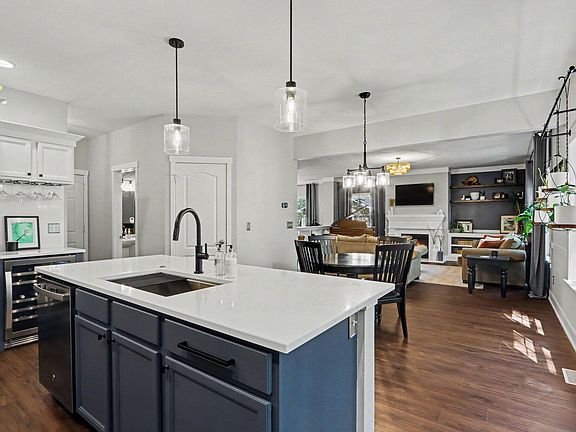 5th image of 5901 Waters Ridge Ct