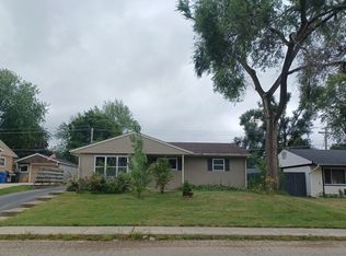 15 Sycamore Ave, Carpentersville, IL 60110