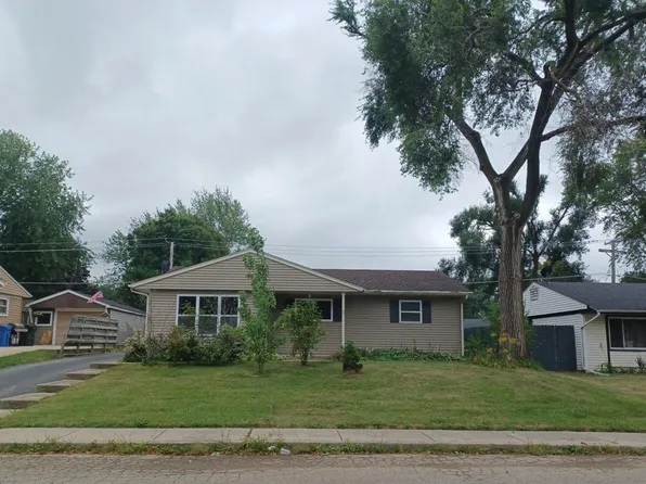 15 Sycamore Ave, Carpentersville, IL 60110