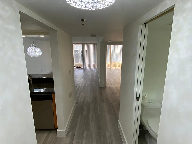 555 NE 15th St #33E — Photo 2