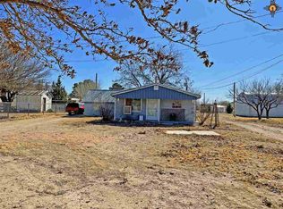 615 S 3rd St, Jal, NM 88252