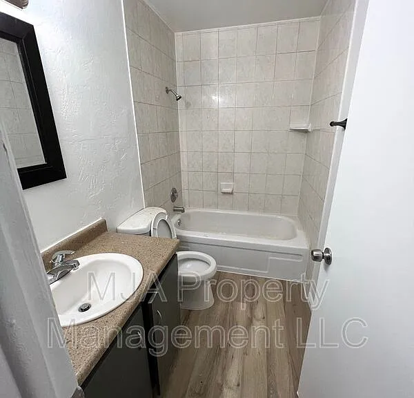 2517 S Lakecrest Dr #3 — Photo 3