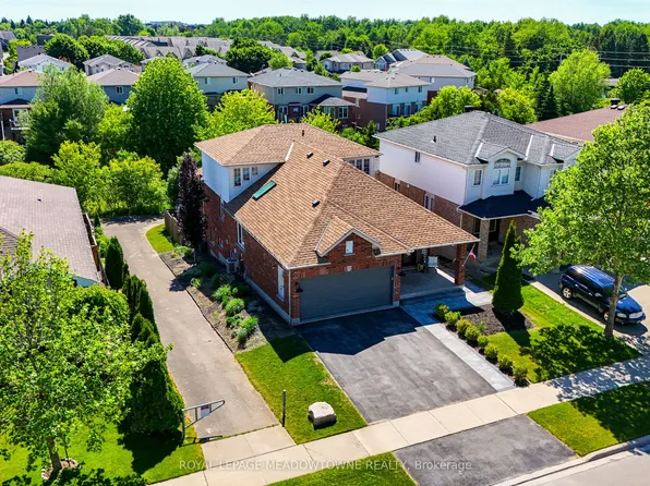 15 Zecca Dr, Guelph, ON N1L 1T1