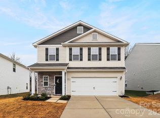 2017 Karen Woods Ln, Charlotte, NC 28216