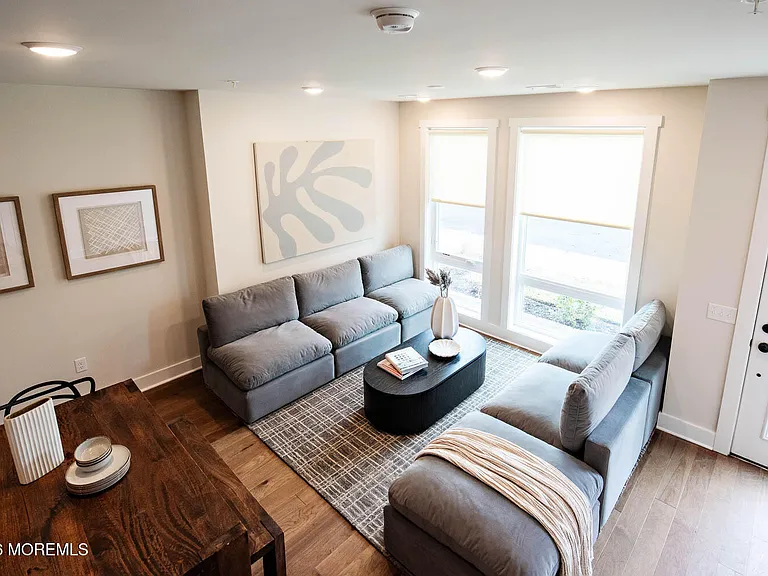 1403 Kingsley St #209 — Photo 11
