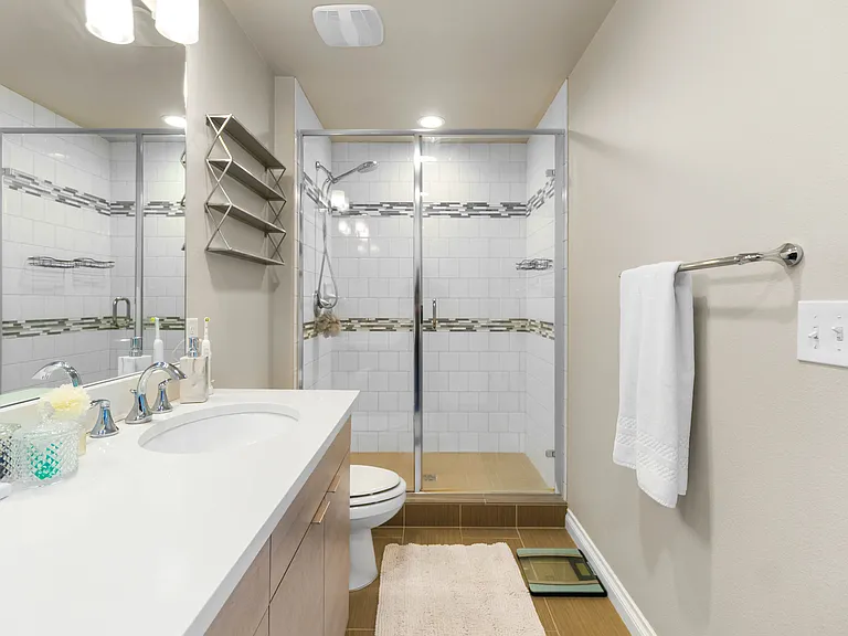 2051 N Downing St #2 — Photo 21