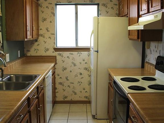 5th image of 1821 Evergreen Ct