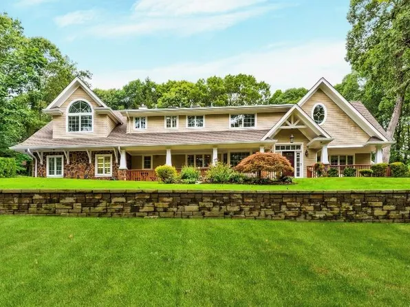 8 Ponderosa Drive, Melville, NY 11747