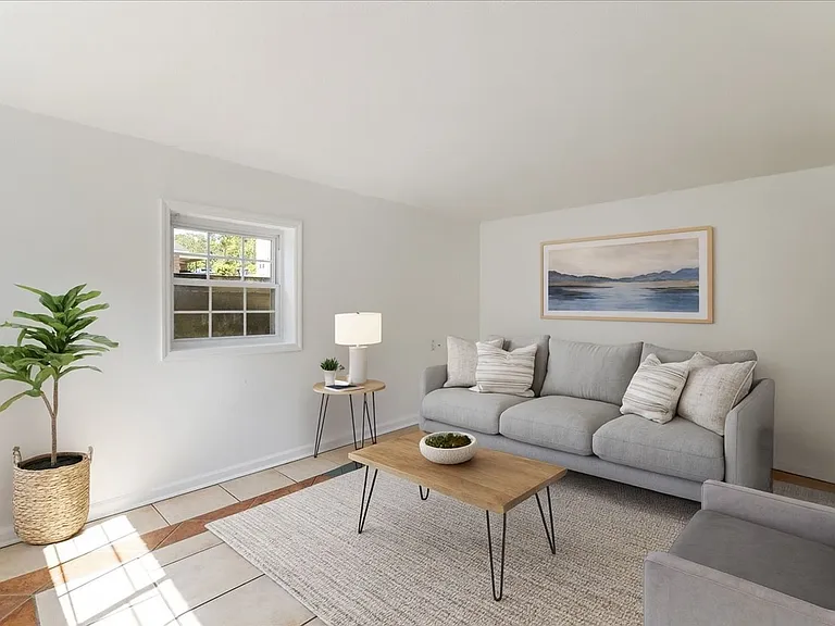 1861 Ivy Ln — Photo 3