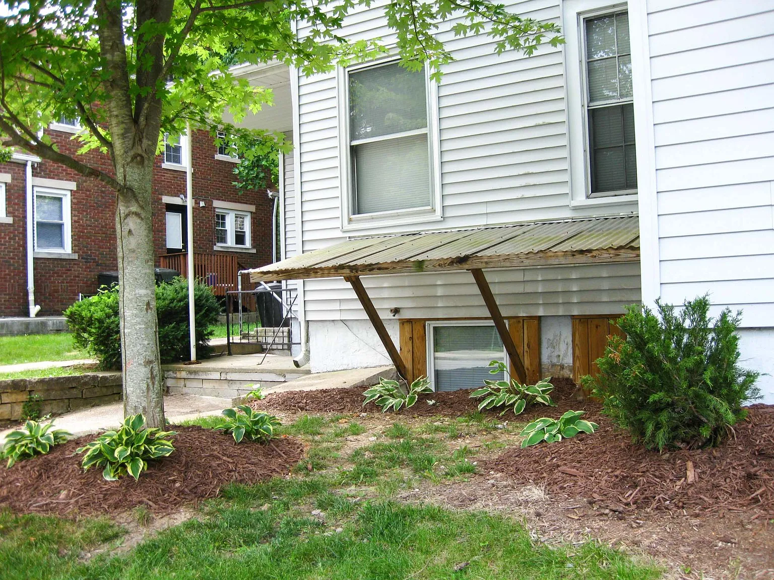 2 bed, 750 sqft, $1,350 — Photo 2
