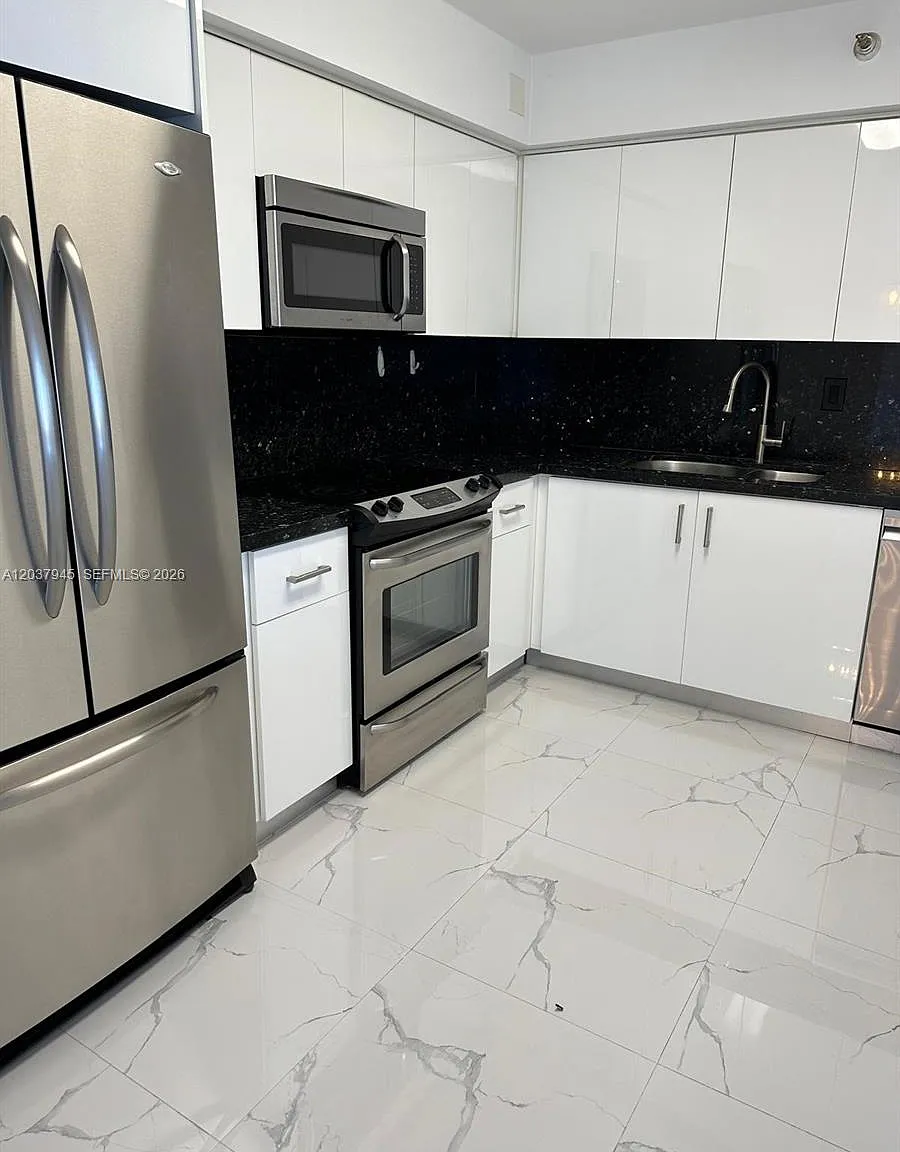 Mystic Pointe Tower 500 C — Photo 3