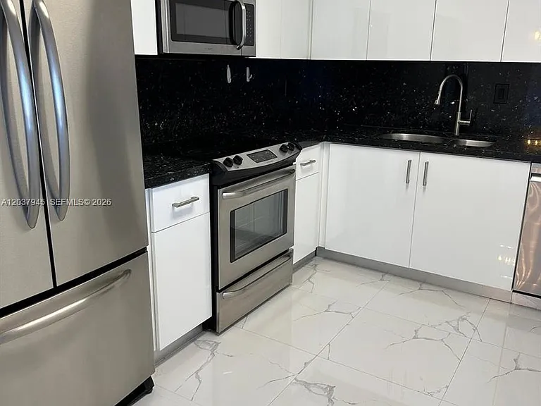 3530 Mystic Pointe Dr #3208 — Photo 3