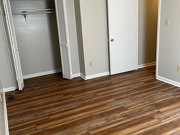 5th image of 115 College St APT 14