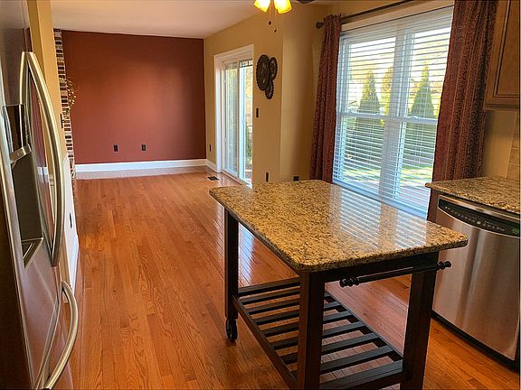 5th image of 161 Kingsbury Ct