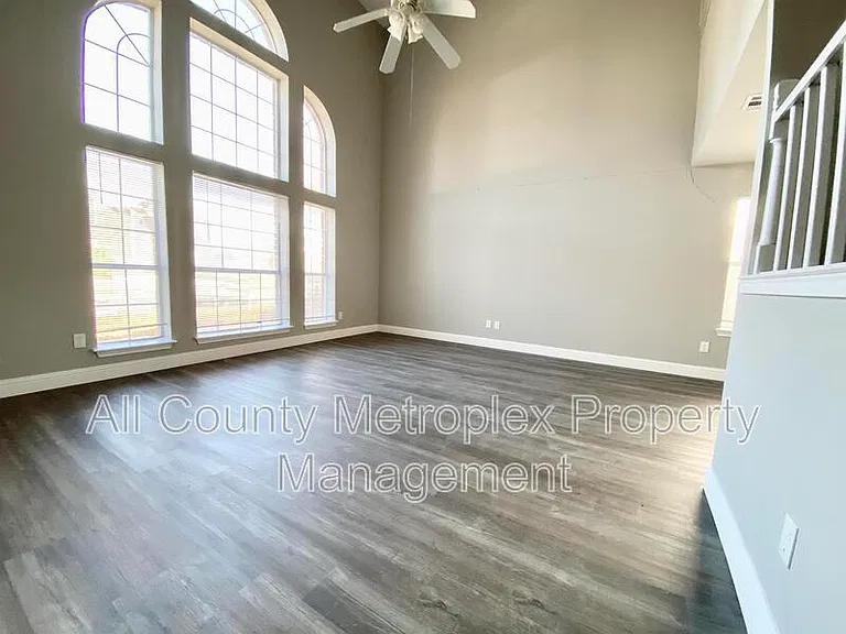 3714 Catalina St — Photo 2