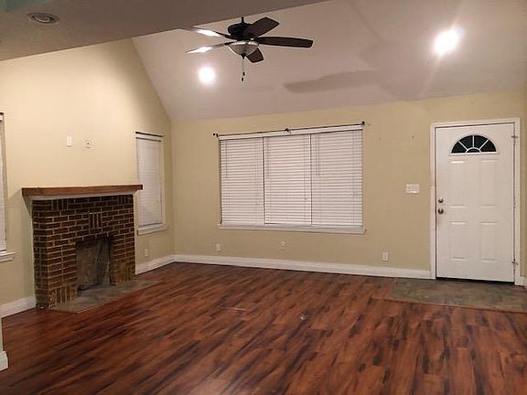 Large Living Room Open with Spacious Kitchen