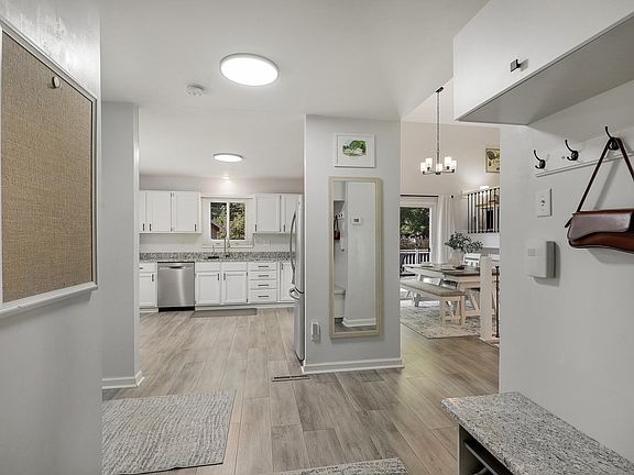 4th image of 970 Redwing Ct