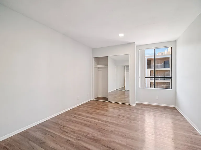 6310 Sylmar Ave — Photo 49