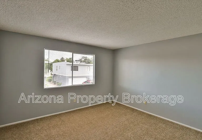 6653 N 27th Ave — Photo 13