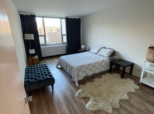 1700 E 56th St APT 304, Chicago, IL 60637
