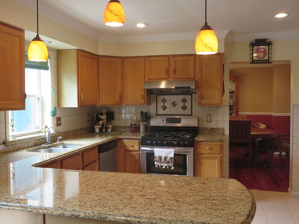 2nd image of 47 Greenvale Cir