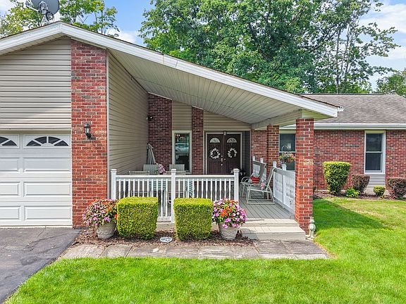 2nd image of 30 Oakwood Dr