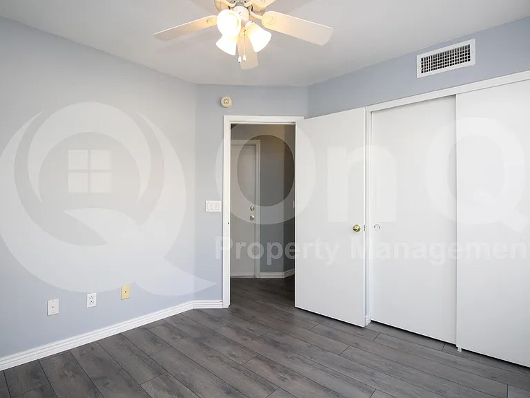 815 W Silver Creek Rd — Photo 14