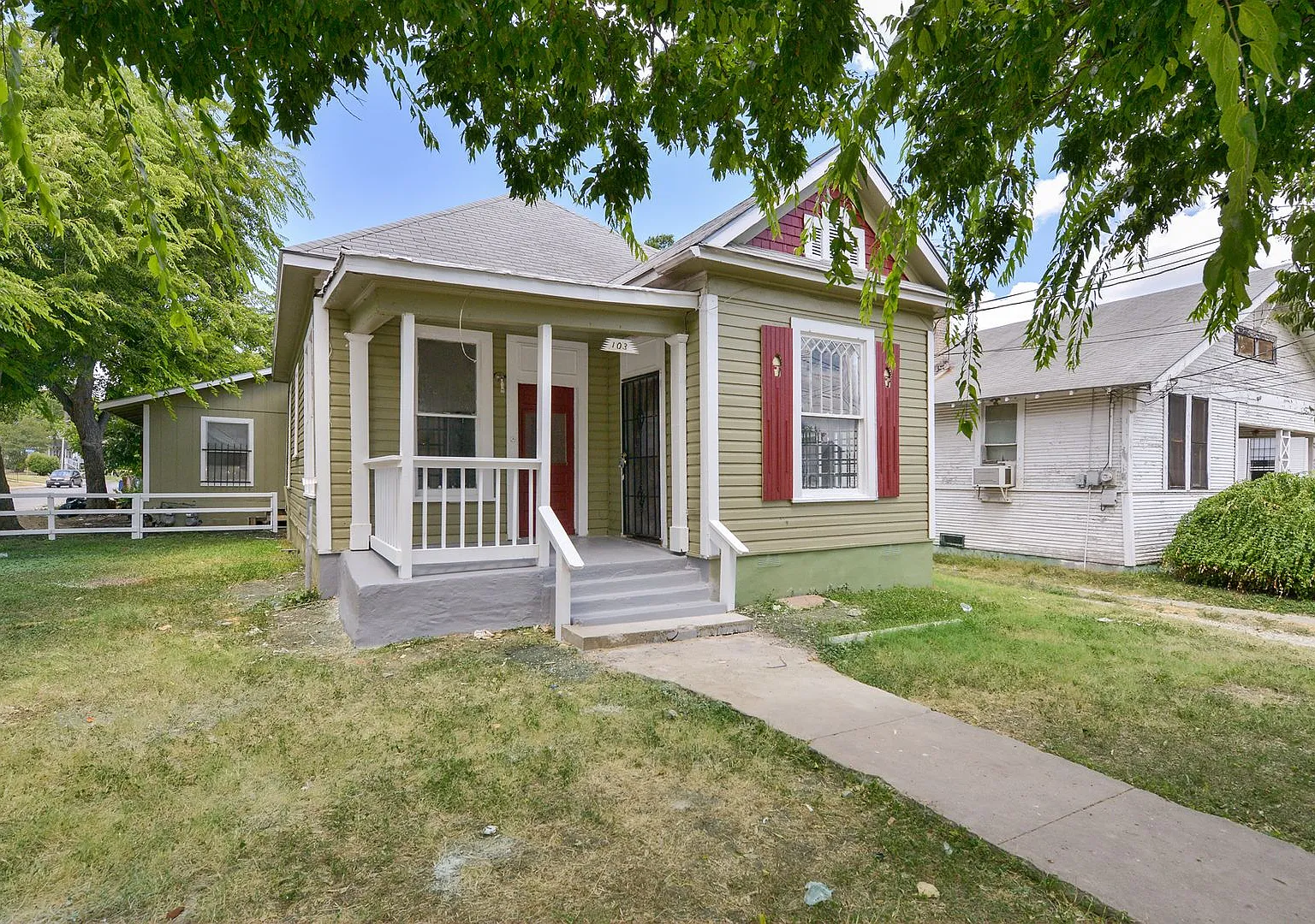 Nice Historic Home Near Downtown — Photo 3