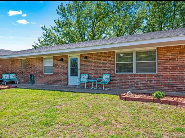 403 S Hickory St, Copan, OK 74022