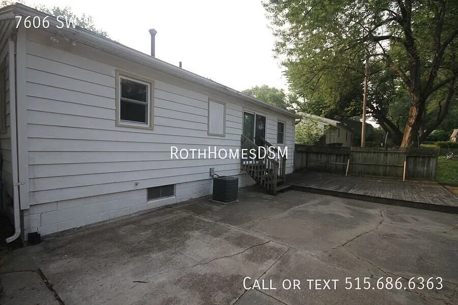 3 Bed 1 Bath - Large 2+ Car Garage - Finished Basement — Photo 4